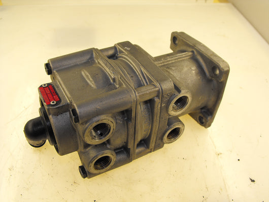 4613190087 Foot brake valve old unit or remanufactured part / Fußbremseventil gebraucht oder instandgesetzt