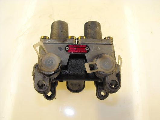 9347022217 Four circuit protection valve old unit or remanufactured part / Vierkreis-Schutzventil gebraucht oder instandgesetzt